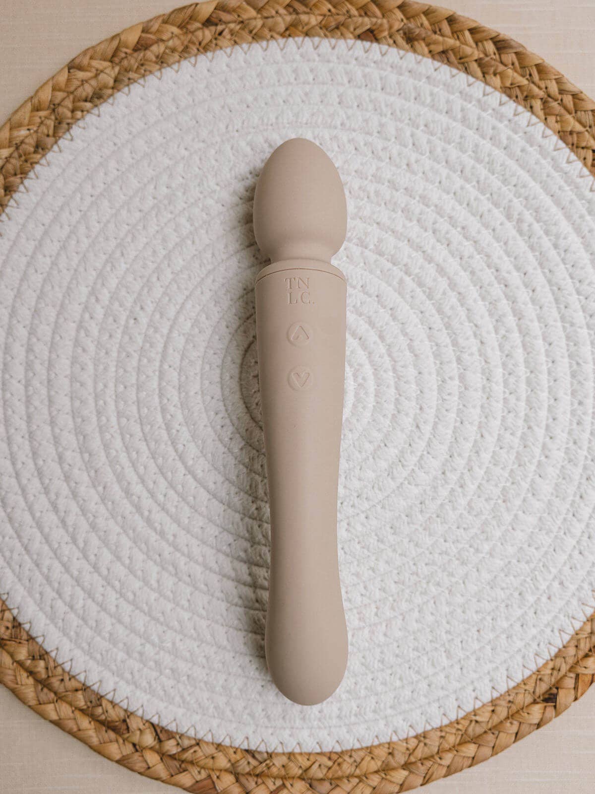 Cassia - Dobbeltsidig og curved Wand Vibrator
