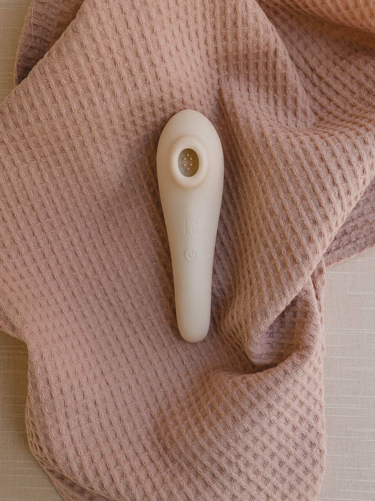 Jasmine - Elegant Clitoral Sucking Vibrator