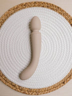 Cassia - Dobbeltsidig og curved Wand Vibrator